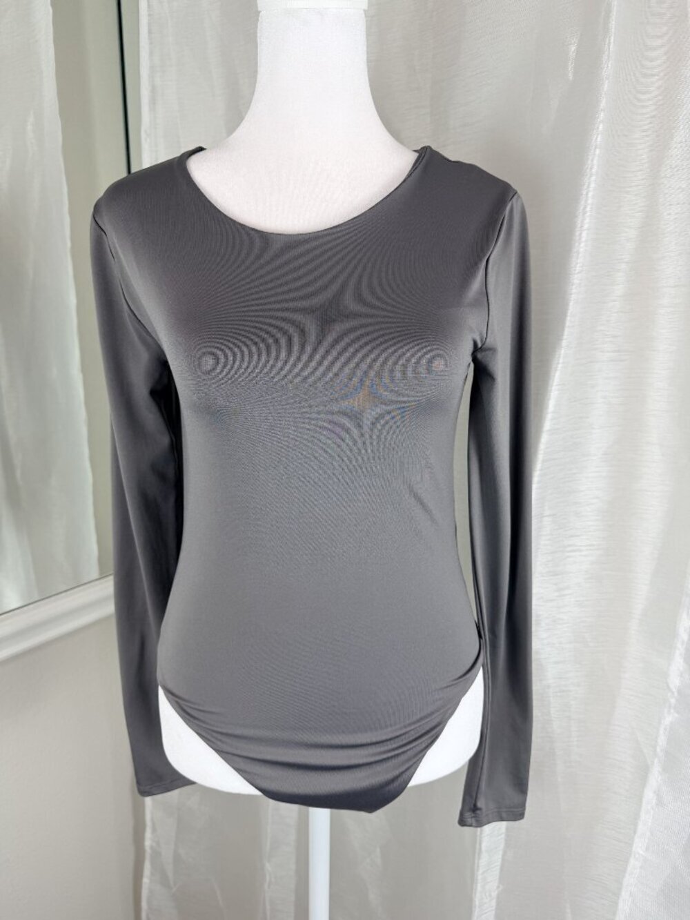 Forever 21 Women's Gray Long Sleeve Bodysuit Size M Stretch Scoop Neck Slim
